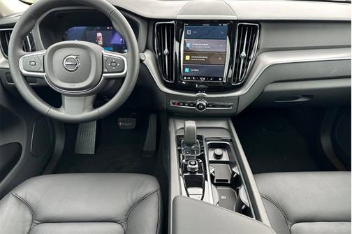2025 Volvo XC60 Core