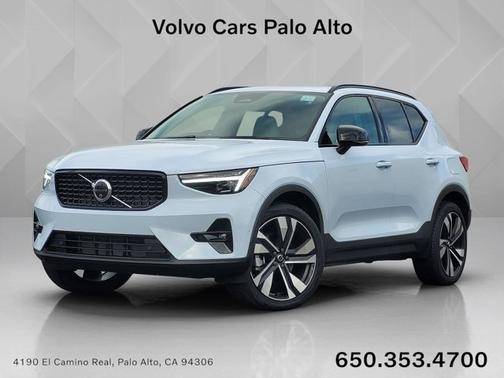 2024 Volvo XC40 Ultimate Dark Theme