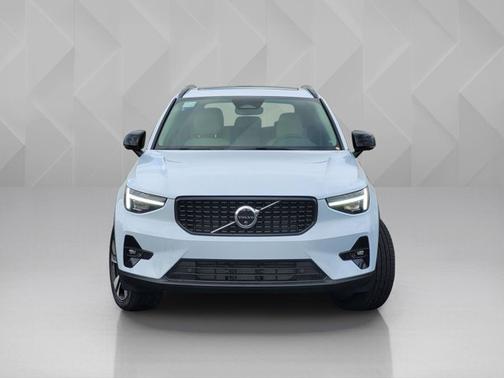 2024 Volvo XC40 Ultimate Dark Theme