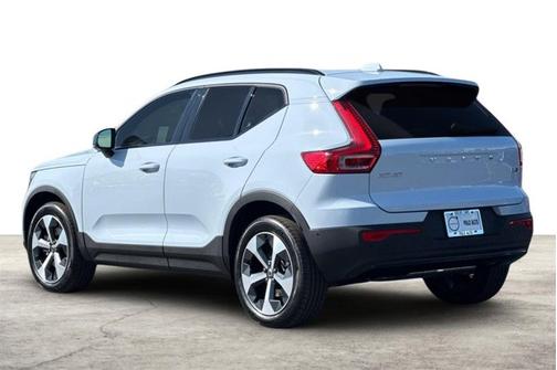 2026 Volvo XC40 Plus