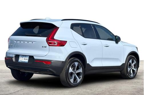 2026 Volvo XC40 Plus