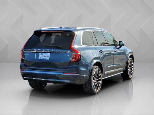 2026 Volvo XC90 Plug-In Hybrid Plus
