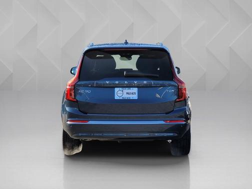 2026 Volvo XC90 Plug-In Hybrid Plus