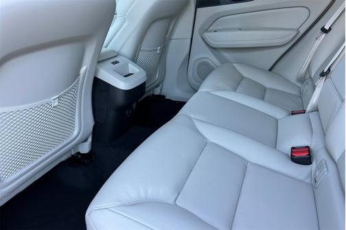 2025 Volvo XC60 Core