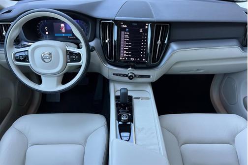 2025 Volvo XC60 Core