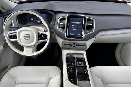 2025 Volvo XC90 Core
