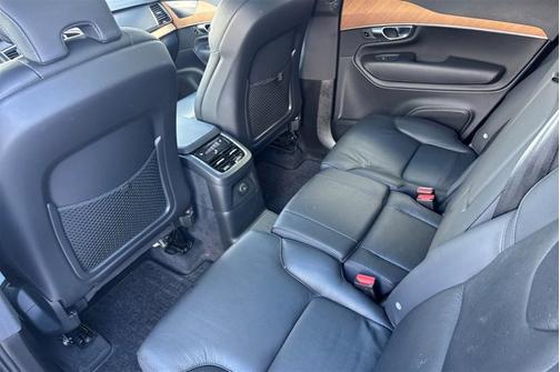 2023 Volvo XC90 Recharge Plug-In Hybrid Plus Dark Theme