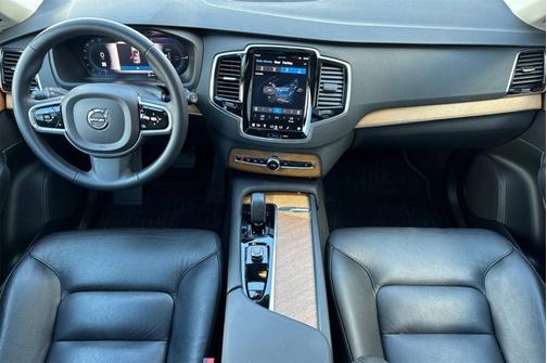 2023 Volvo XC90 Recharge Plug-In Hybrid Plus Dark Theme