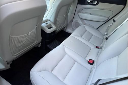 2025 Volvo XC60 Plug-In Hybrid Plus