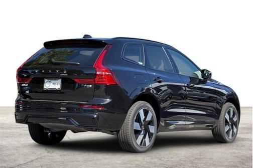 2025 Volvo XC60 Plug-In Hybrid Plus