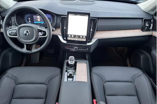 2025 Volvo XC90 Plus