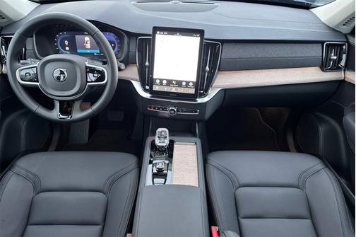 2025 Volvo XC90 Plus