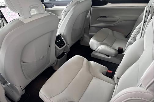 2025 Volvo EX90 Plus