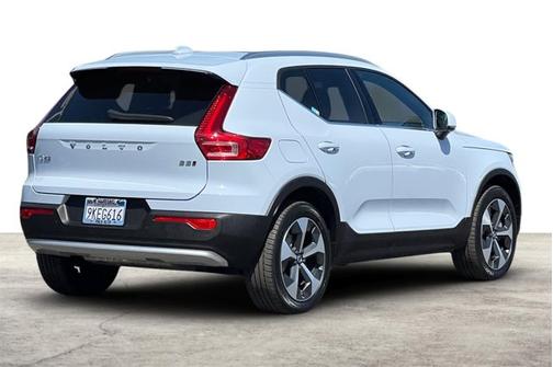 2024 Volvo XC40 Plus Bright Theme