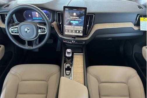 2026 Volvo XC60 Plus
