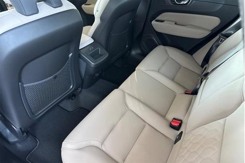 2026 Volvo XC60 Plus