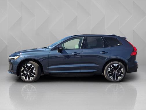 Denim Blue Metallic 2026 Volvo XC60 Plus