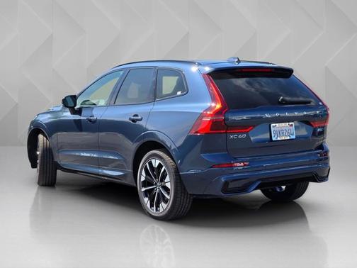 Denim Blue Metallic 2026 Volvo XC60 Plus