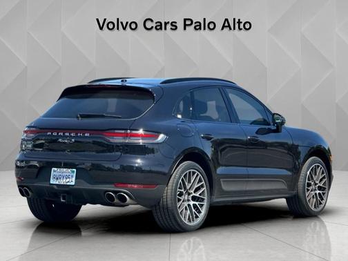 Jet Black Metallic 2021 Porsche Macan S