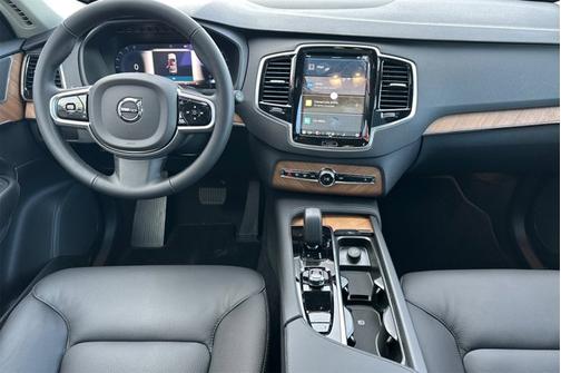 2025 Volvo XC90 Plus