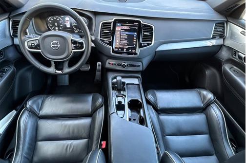 2022 Volvo XC90 Recharge Plug-In Hybrid R-Design