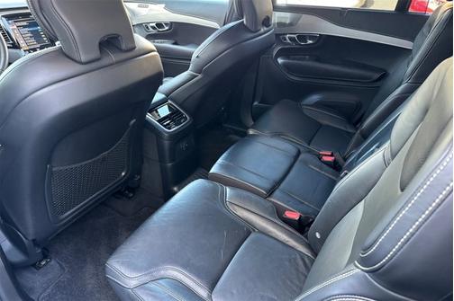 2022 Volvo XC90 Recharge Plug-In Hybrid R-Design