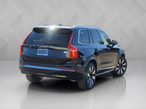 2024 Volvo XC90 Recharge Plug-In Hybrid Ultimate Bright Theme