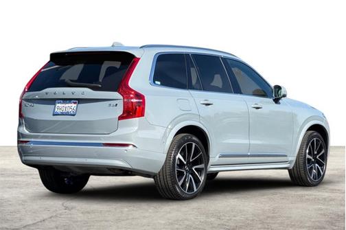 2024 Volvo XC90 Plus Bright Theme
