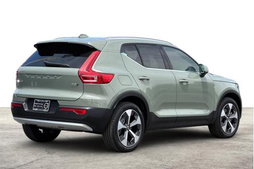2024 Volvo XC40 Plus Bright Theme