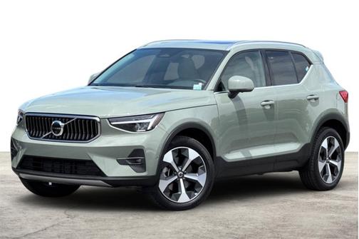 2024 Volvo XC40 Plus Bright Theme