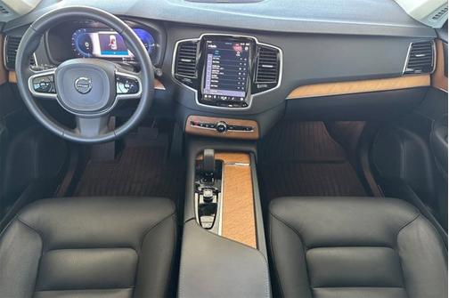 2024 Volvo XC90 Recharge Plug-In Hybrid Plus Bright Theme