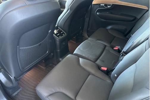 2024 Volvo XC90 Recharge Plug-In Hybrid Plus Bright Theme