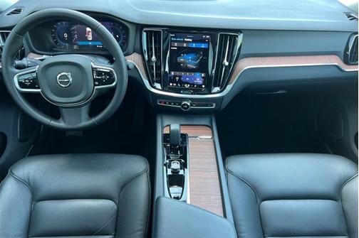2024 Volvo S60 Plus Dark Theme