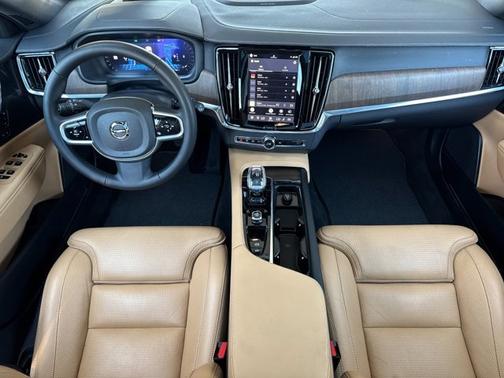 Onyx Black Metallic 2025 Volvo V90 Cross Country Ultra