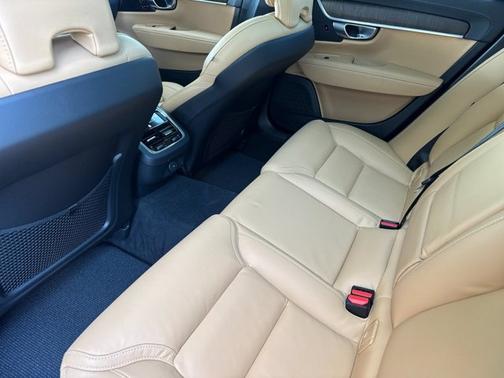 Onyx Black Metallic 2025 Volvo V90 Cross Country Ultra