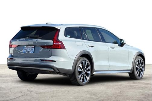2024 Volvo V60 Cross Country Ultimate