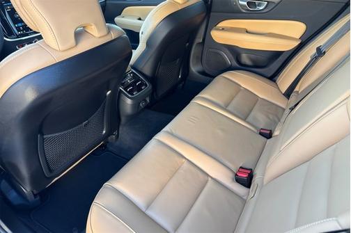 2024 Volvo V60 Cross Country Ultimate