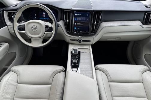 2023 Volvo XC60 Ultimate Bright Theme