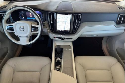2023 Volvo XC60 Plus Bright Theme