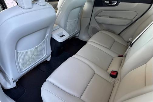 2023 Volvo XC60 Plus Bright Theme