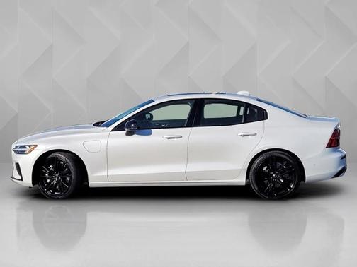 2025 Volvo S60 Plug-In Hybrid Ultra Black Edition