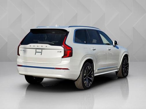2026 Volvo XC90 Plus