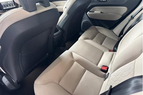 2026 Volvo XC60 Plus