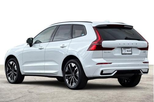 2026 Volvo XC60 Plus