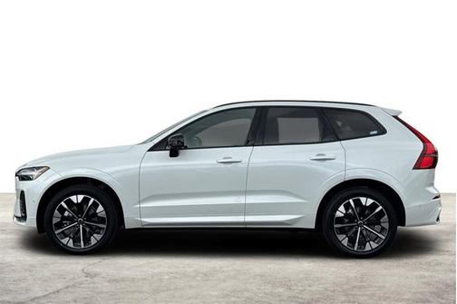 2026 Volvo XC60 Plus