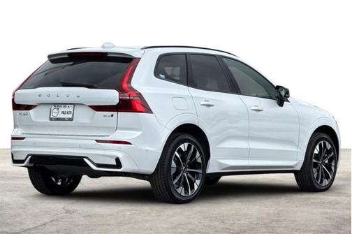 2026 Volvo XC60 Plus
