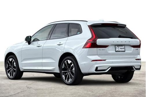 2026 Volvo XC60 Plus