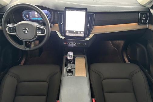 2025 Volvo XC90 Plus