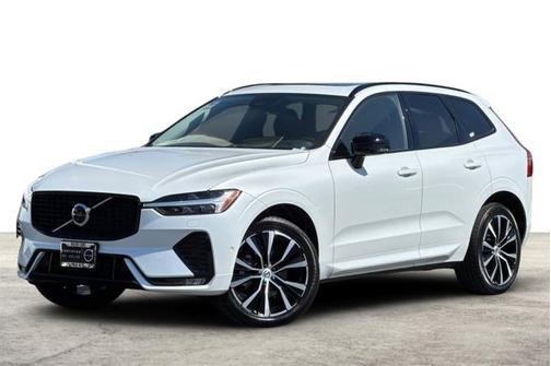 2023 Volvo XC60 Plus Dark Theme