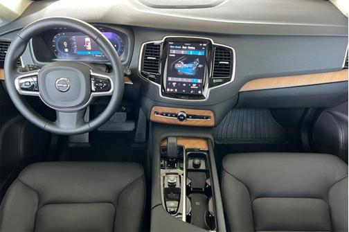 2025 Volvo XC90 Plus
